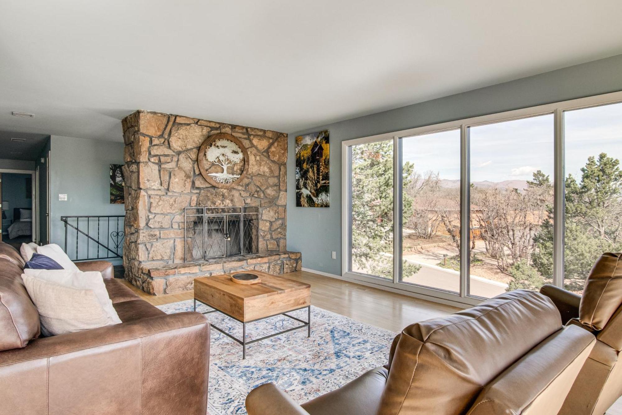 5 Mi To Area Attractions Home With Hot Tub Colorado Springs Exteriör bild